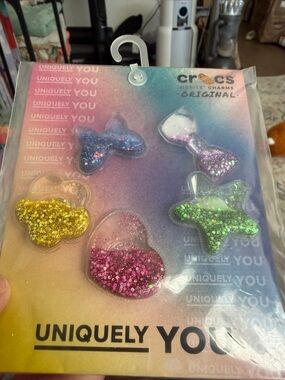 CROCS Glitter Jibbitz Charm Pack - Blue, Purple, Green, Pink, Yellow.